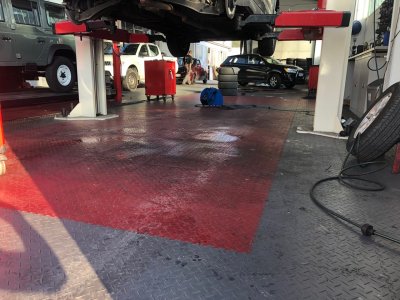 PVC dlažba Mosolut Machine Industrial, 7mm, Diamant, Černá+červená