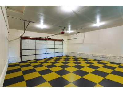 PVC dlažba Mosolut Machine Industrial, žlutá, diamant