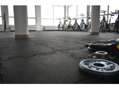 puzzle pryžová deska fitness standard do posilovny - černá