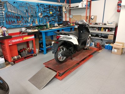 PVC dlažba Mosolut Machine Industrial+, diamant, šedá